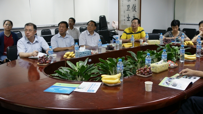 2010年9月14日鎮江市陳市長(cháng)一行蒞臨我院調研指導